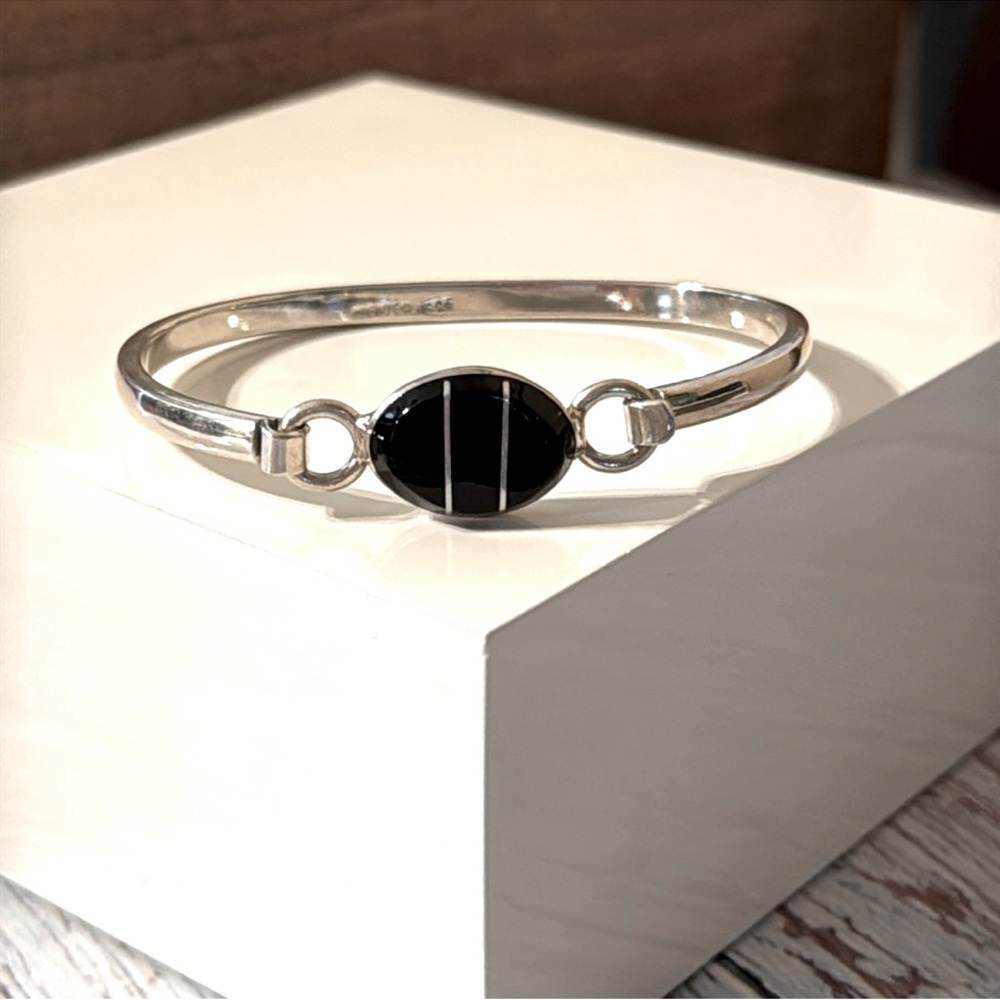 Mexico 925 black onyx inlay bangle bracelet size 6
1/2